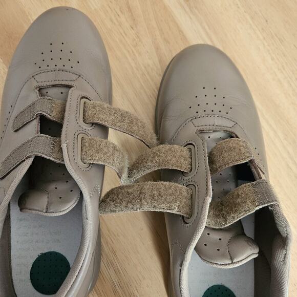 SAS Me Too -EZ Strap Walking Shoe -Mocha- sz 9W - missing insoles - Picture 10 of 11